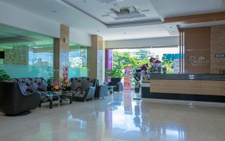 Raising Hotel Makassar 