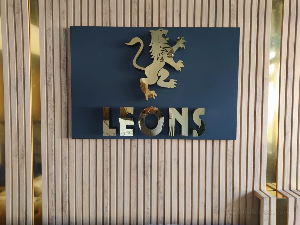 Khách sạn Leons