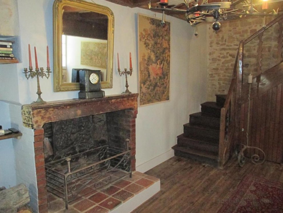 Step back in time,beautiful restored village property in the centre of Verteuil