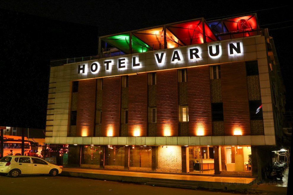 Khách sạn Varun