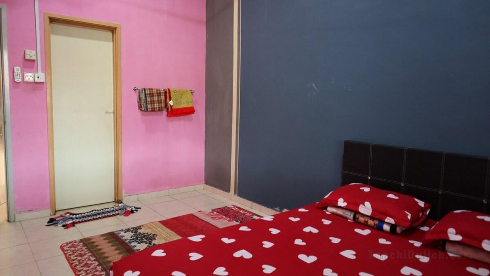 Family Homestay with 3 comfortable bedroom