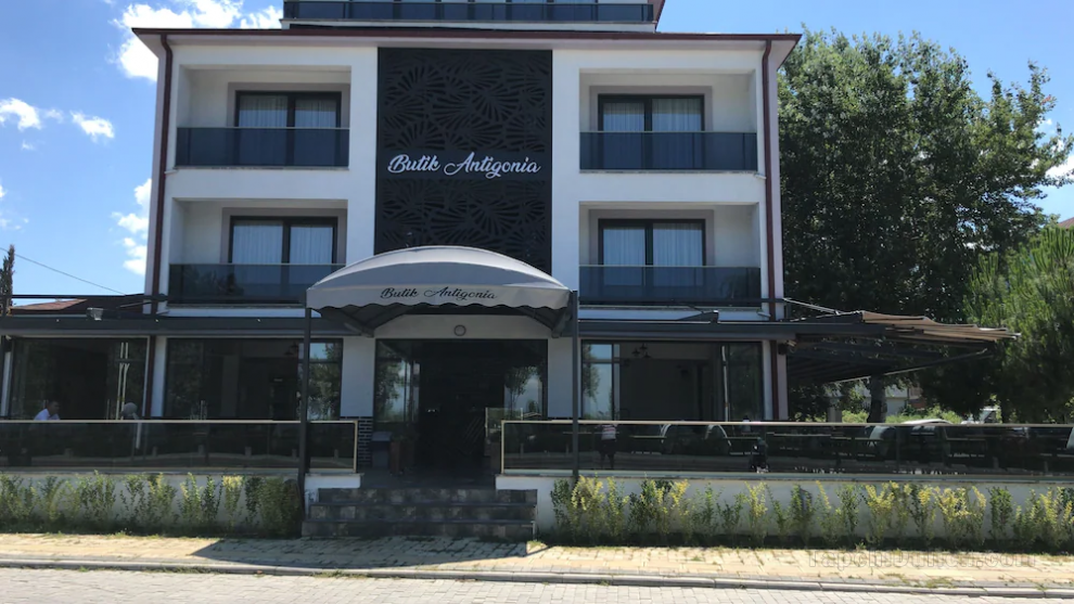 Khách sạn Antigonia
