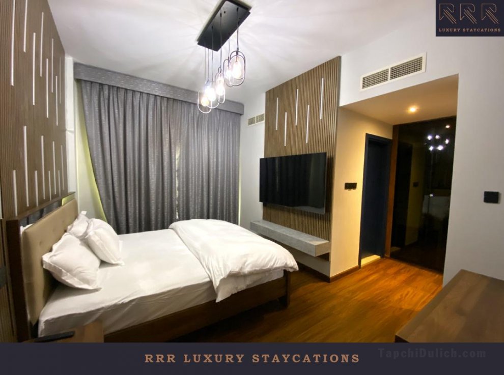 RRR Luxury Staycations - 4 bedroom, Swimming pool