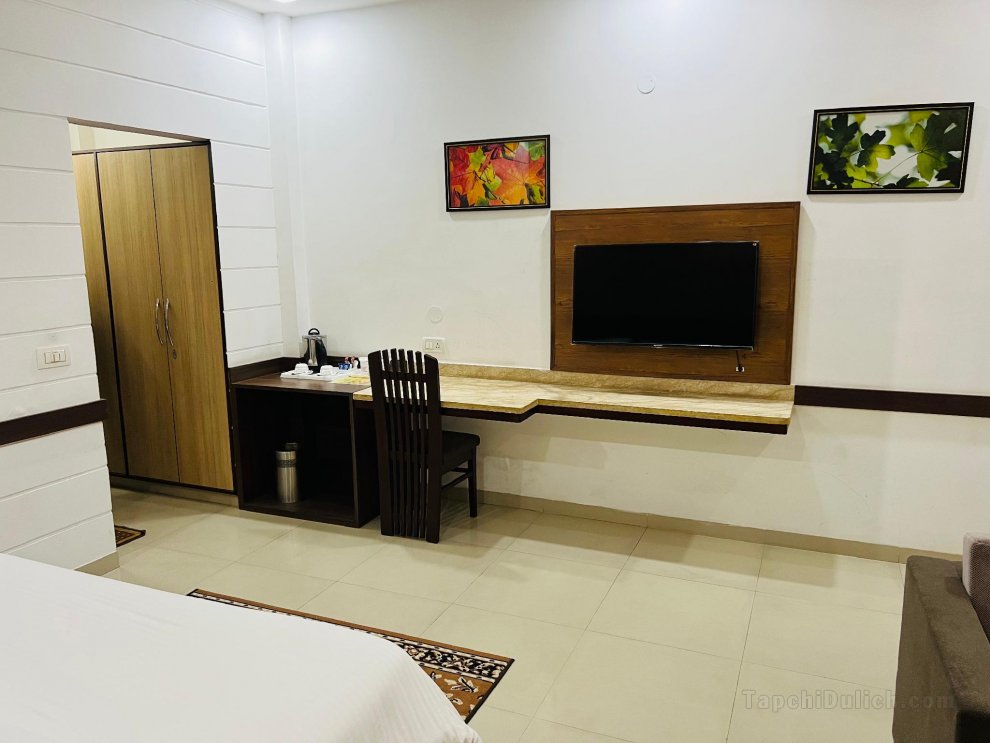Khách sạn Warm 8 Bedroom with free Wifi & Parking