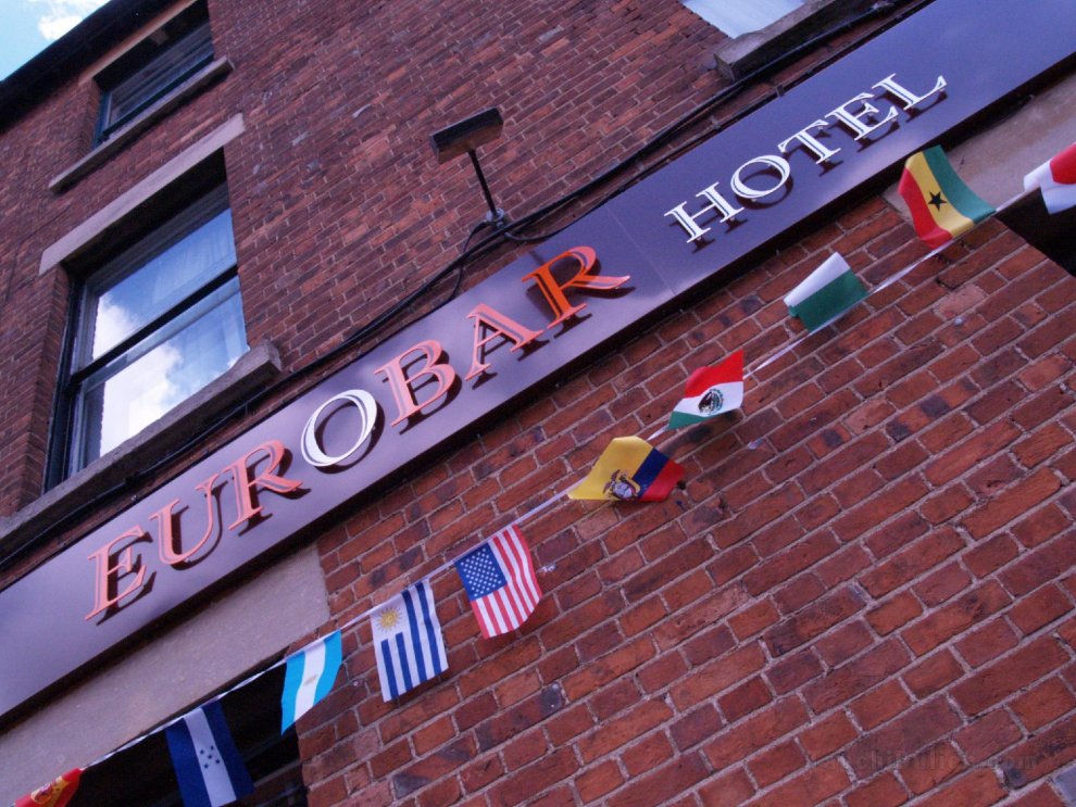 Khách sạn Eurobar Cafe and