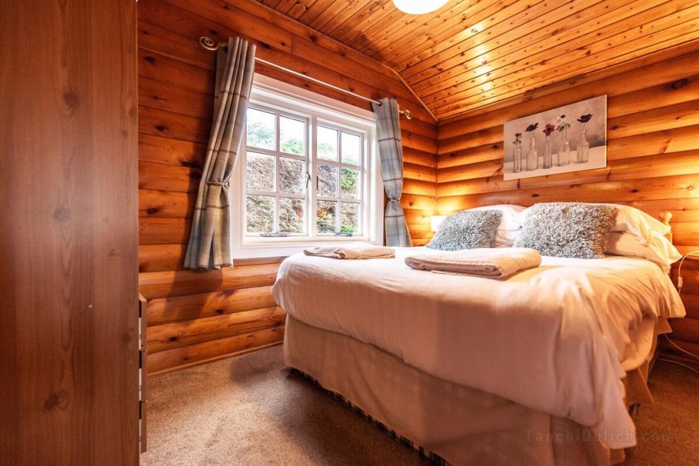 Brenin 3 Bedroom rural wood Lodge nr Coed y Brenin