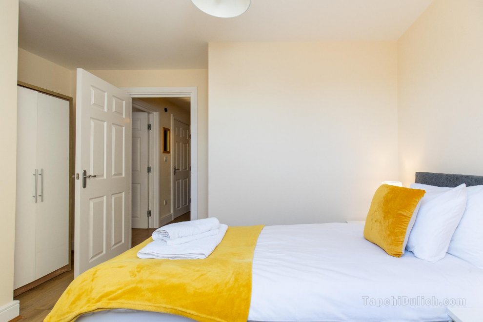 Velvet 1-bedroom penthouse, Clockhouse, Hoddesdon