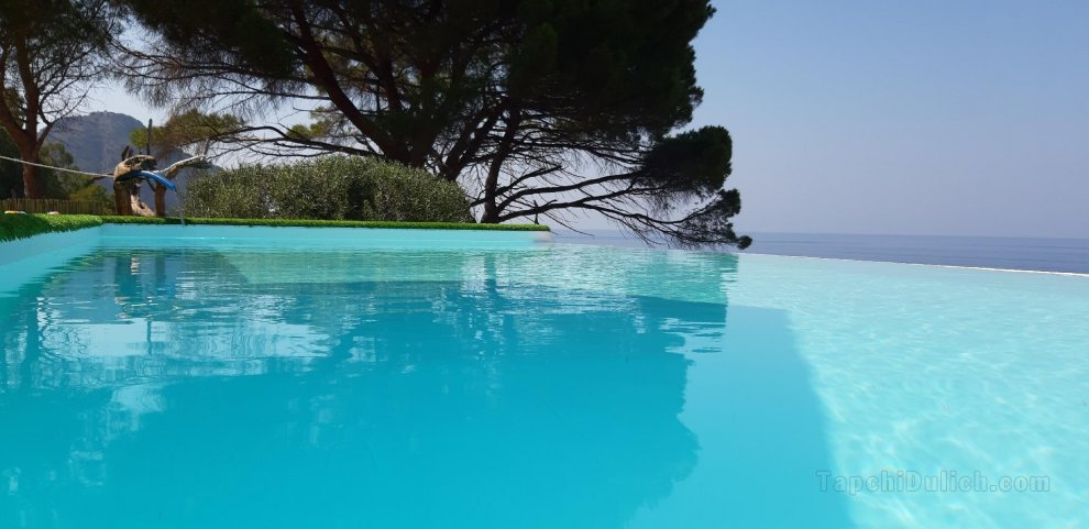 Villa with infinity pool in Cefalu, Andrea's Home
