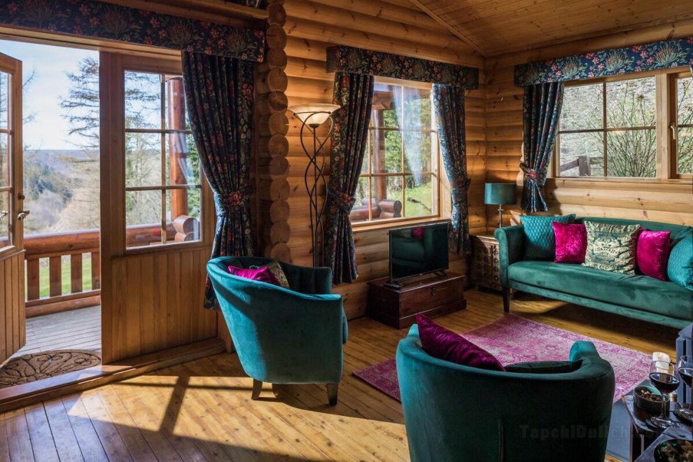 Boutique lodge with spectacular moorland views