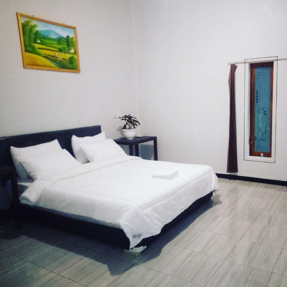 Double Bedroom Near Tumpak Sewu