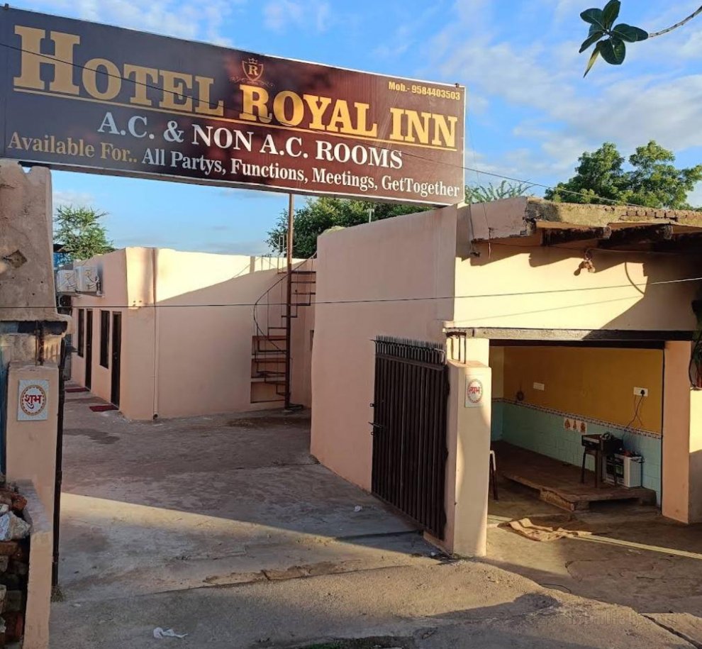 Khách sạn Royal Inn