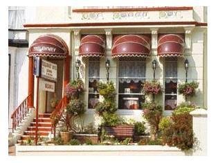 Khách sạn Trelawney - Guest House