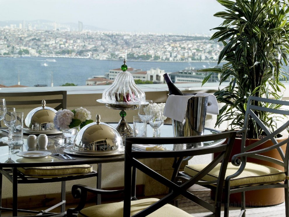 Khách sạn Divan Istanbul