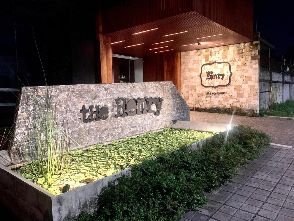 Khách sạn The Henry Roost Bacolod