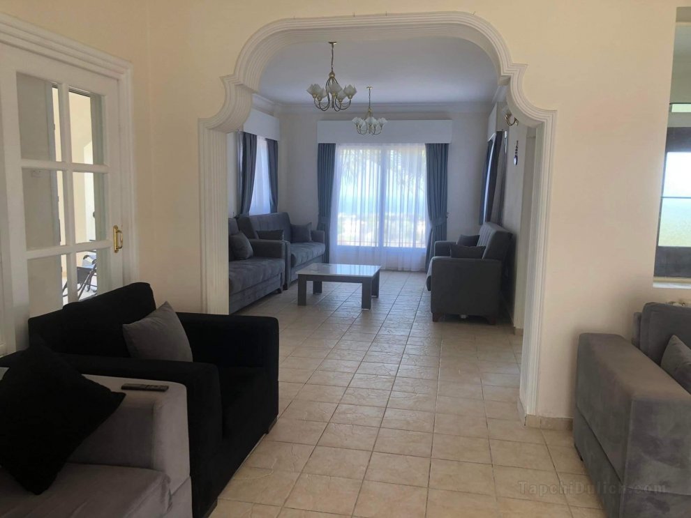 Beautiful spacious 4 bedroomed villa with amazing views