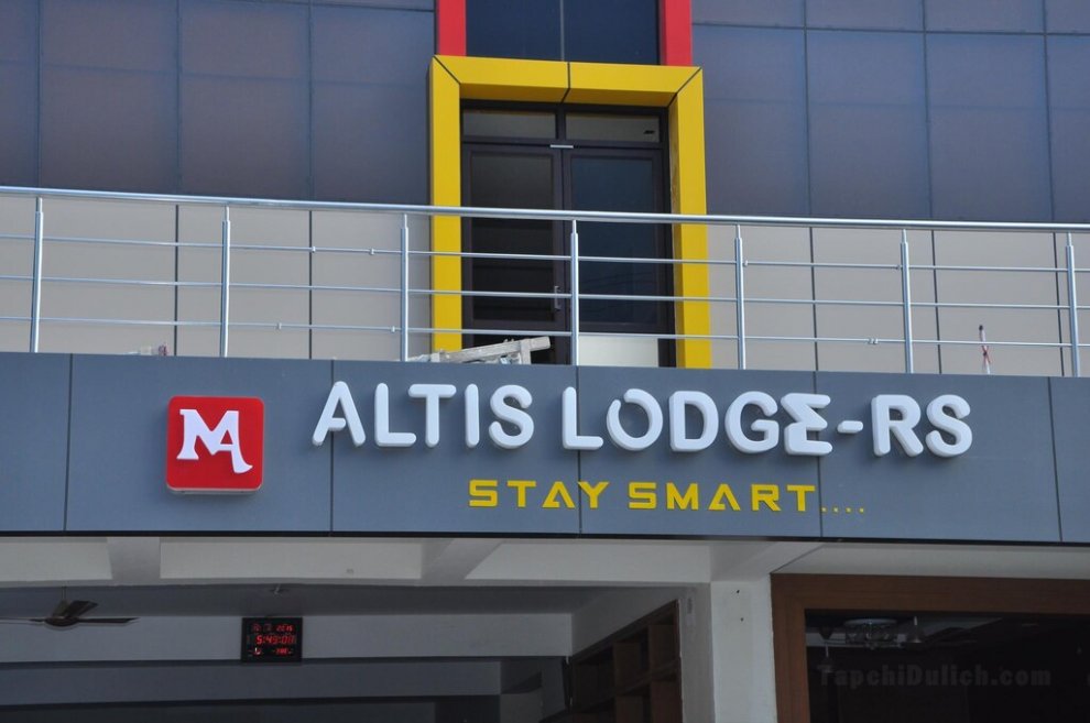Altis Lodge