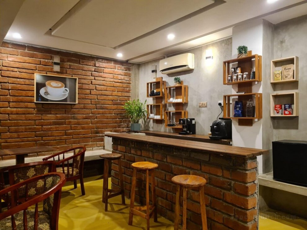 Cafe and pub by yasuri