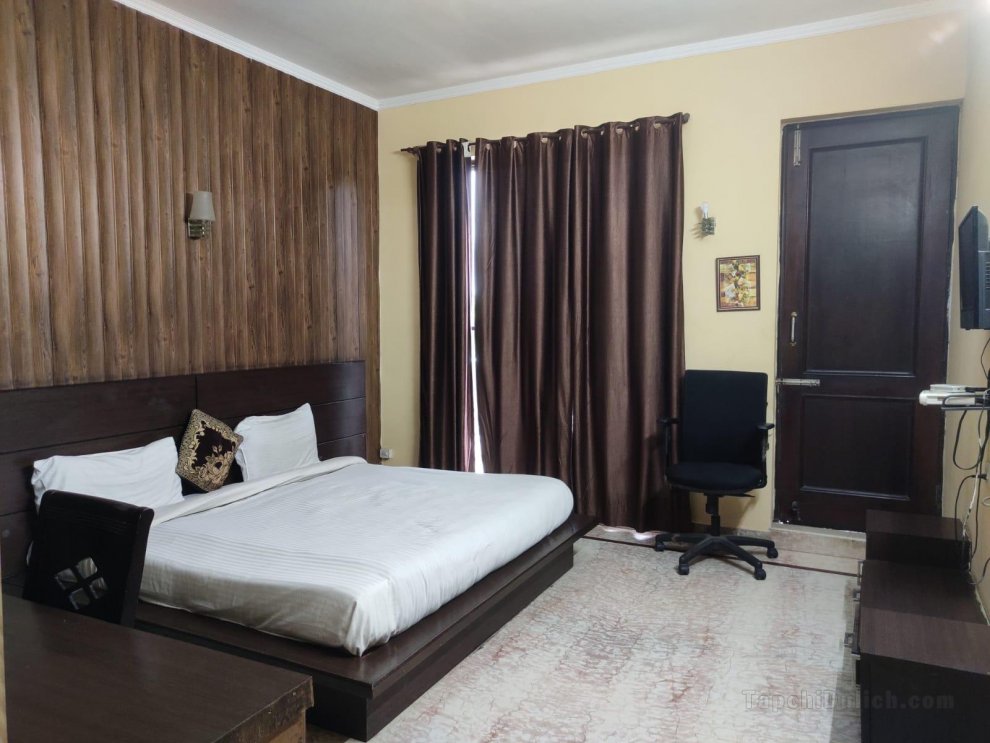 Khách sạn Komal Residency By WB Inn