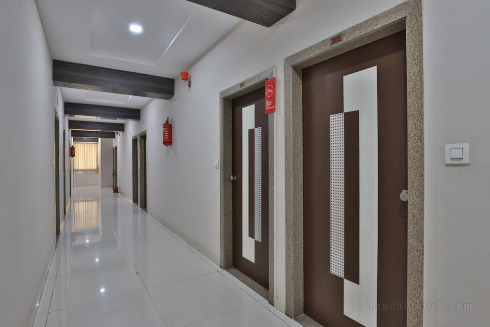 Khách sạn Ananya Gujarat