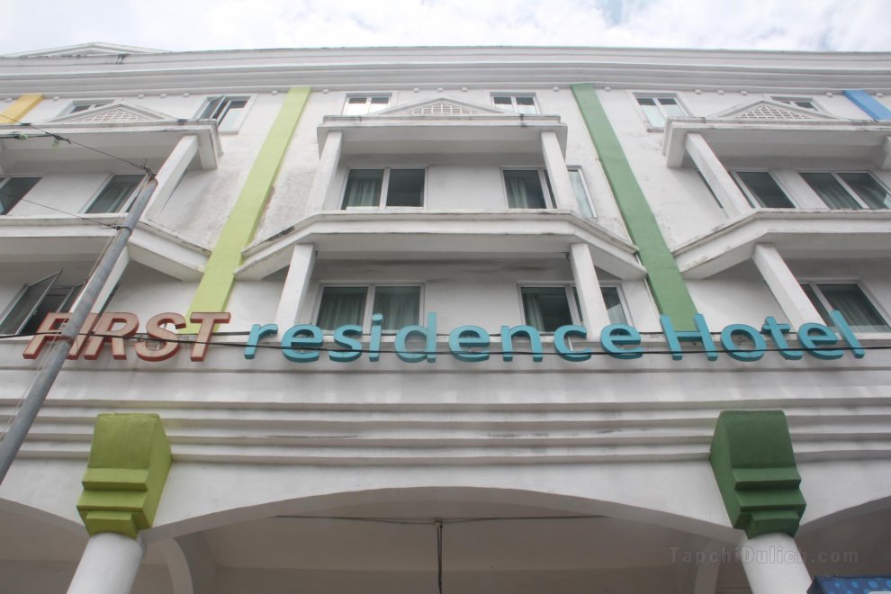 Khách sạn FIRST RESIDENCE