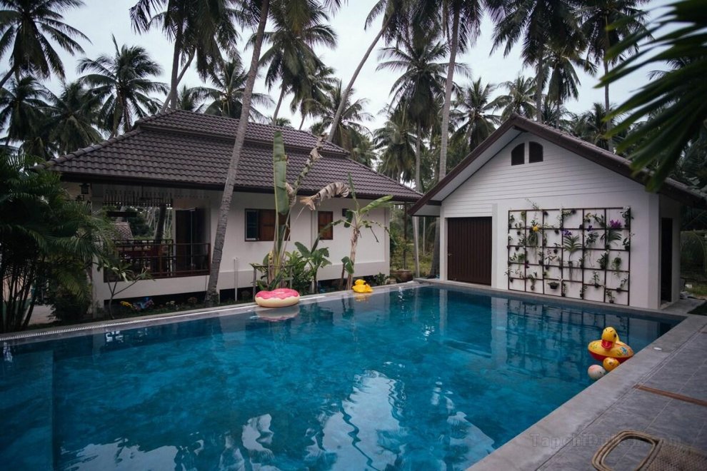 Relaxing Double Room @ Coconut Tree Homestay