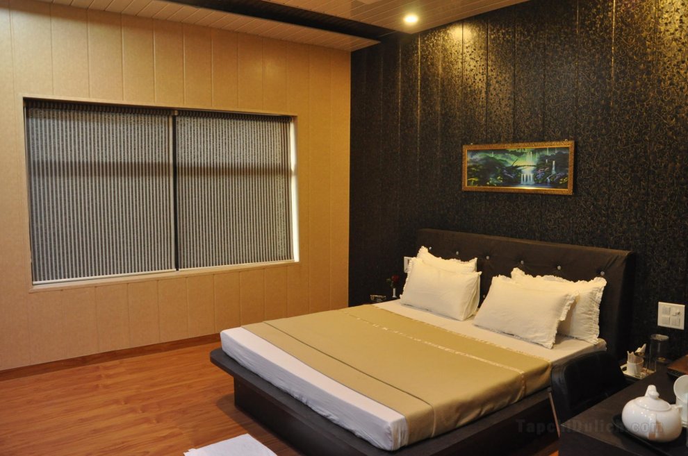 Khách sạn Shriji Resorts