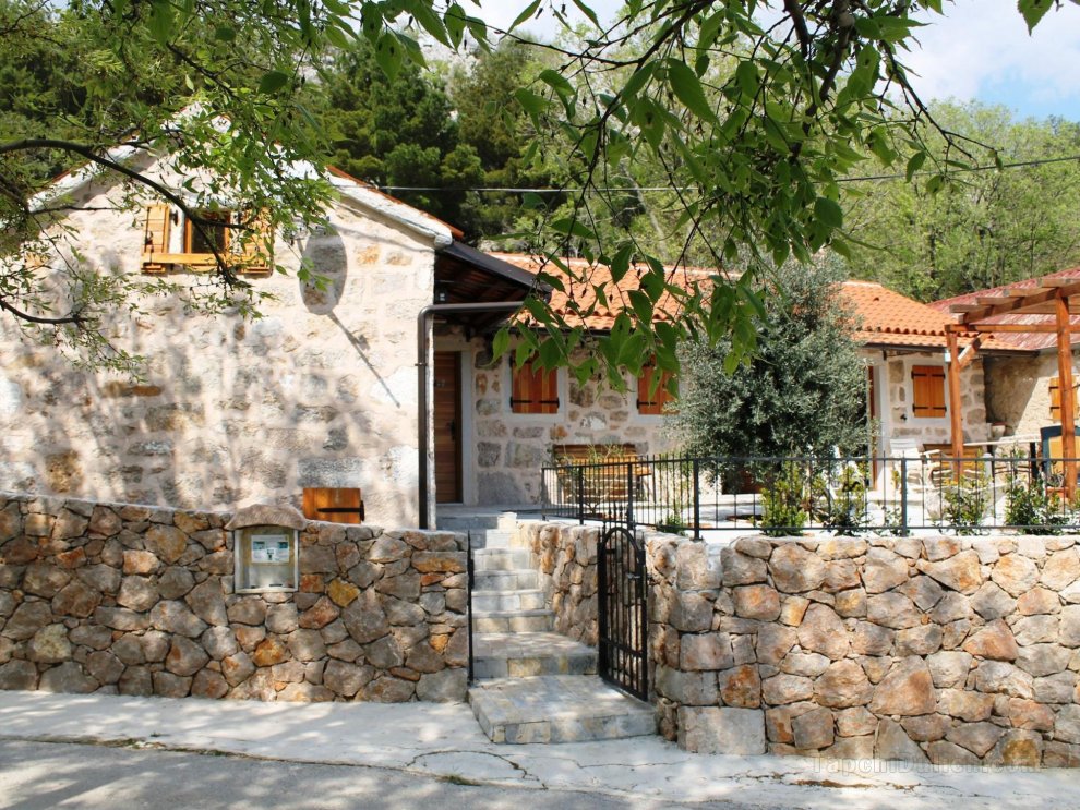 Poolincluded Stone House Marasovic