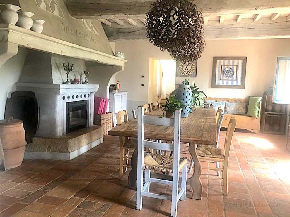 Casale Volare, Stylish Tuscany Farmhouse with Pool, Pet Friendly, Thermal Baths
