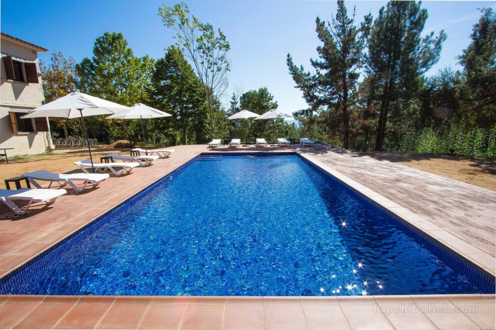 Catalunya Casas: Spacious Villa Vera up to 24 guests, a short drive to Blanes! 