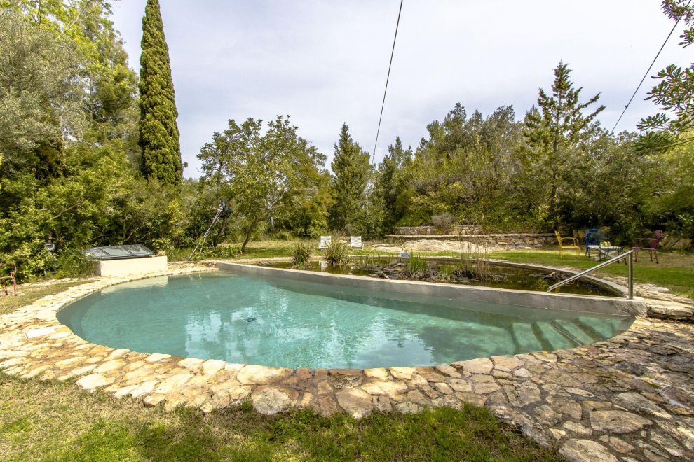Rural charm and modern conveniences just 15-minutes drive from the fantastic Roman city of Tarragona