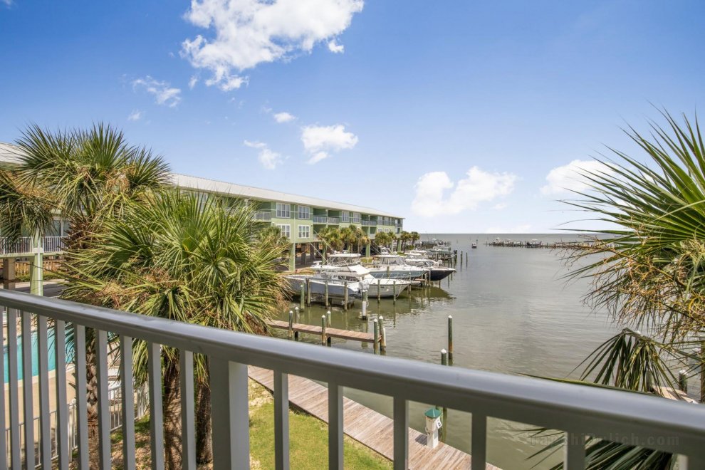 Updated condo in Fort Morgan, boat slip and pool