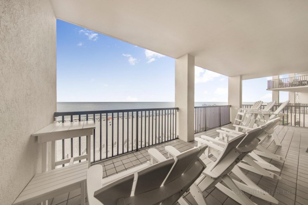 Beachfront condo with wraparound balcony & pools