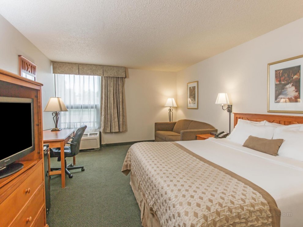 Khách sạn Ramada by Wyndham Sioux Falls Airport & Suites