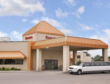 Khách sạn Ramada by Wyndham Sioux Falls Airport & Suites