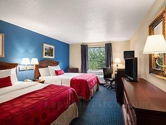 Cottonwood Suites Savannah Hotel & Conference Center