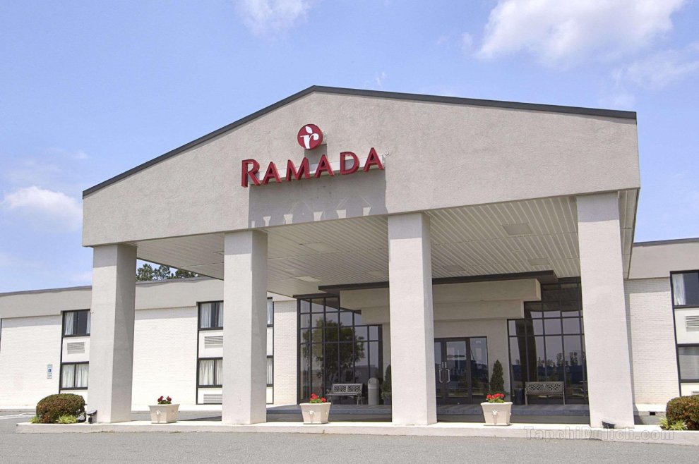 Khách sạn Ramada & Conference Center by Wyndham Burlington