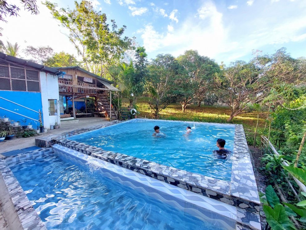 Family Vacation House with Pool Green Scenery