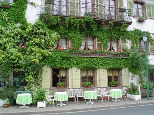 Khách sạn Restaurant Aux Trois Roses