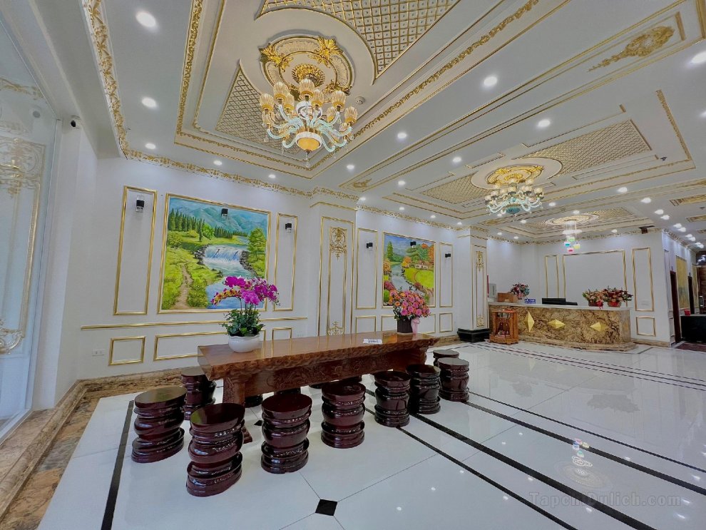 Khách sạn Hoàng Hùng