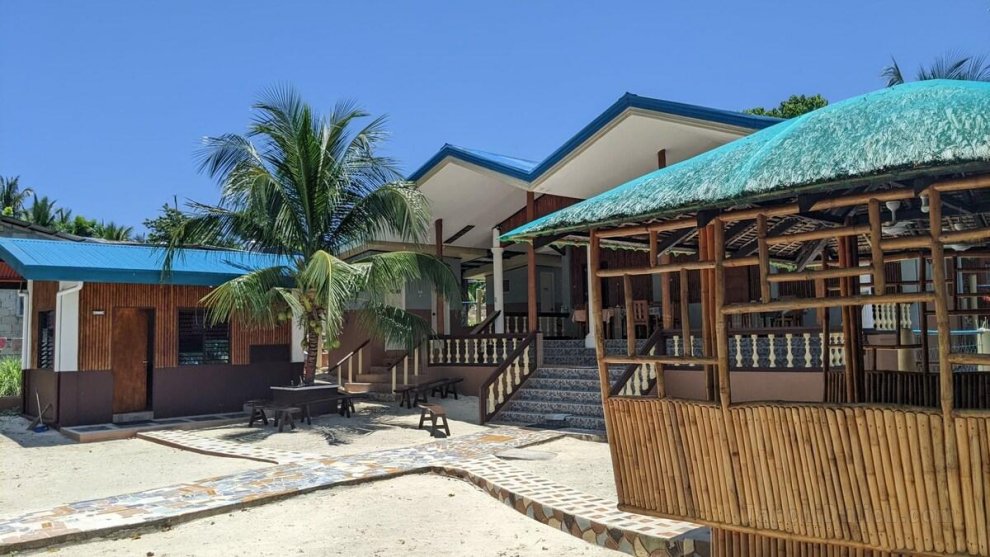 Maya Guesthouse - Sipaway island