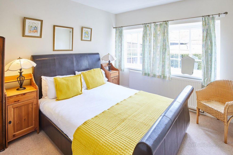 Host & Stay | Cowslip Cottage