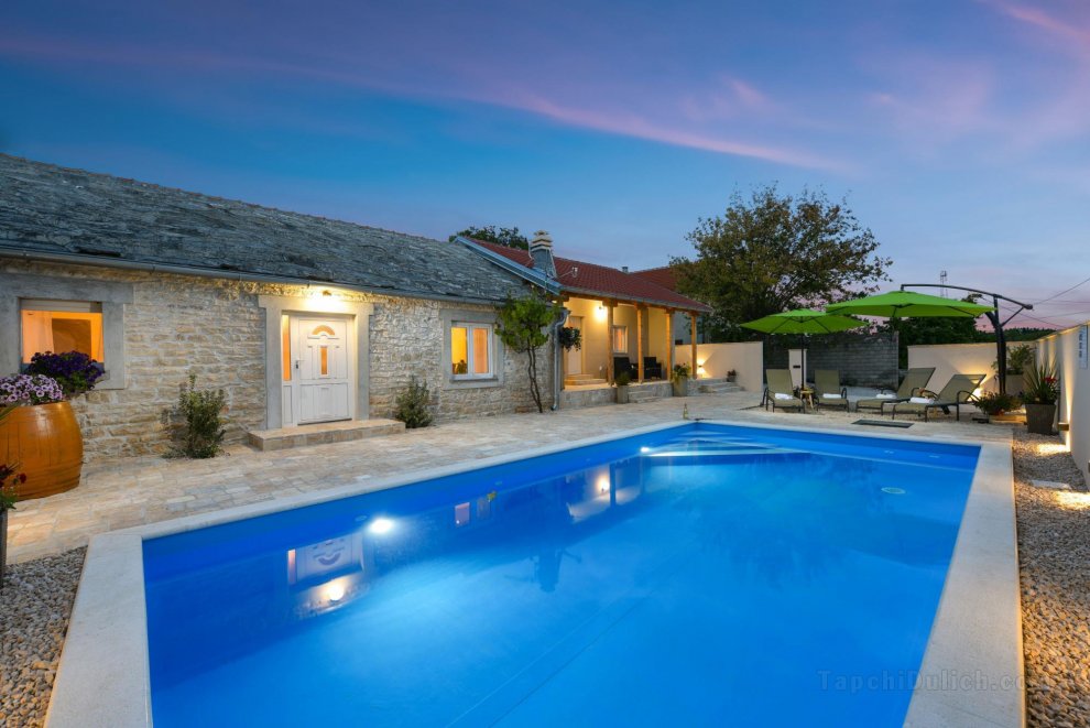 Villa Mandarin, dalmatian stone house,private pool,6 people