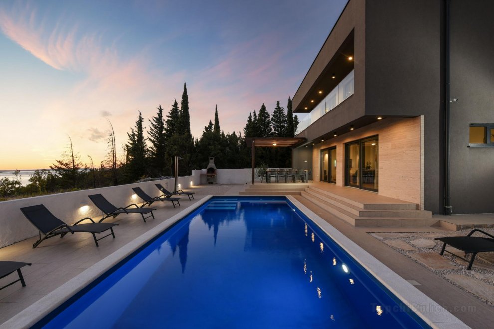 Villa Royal promons, modern, private pool, luxury, isolation, amazing view
