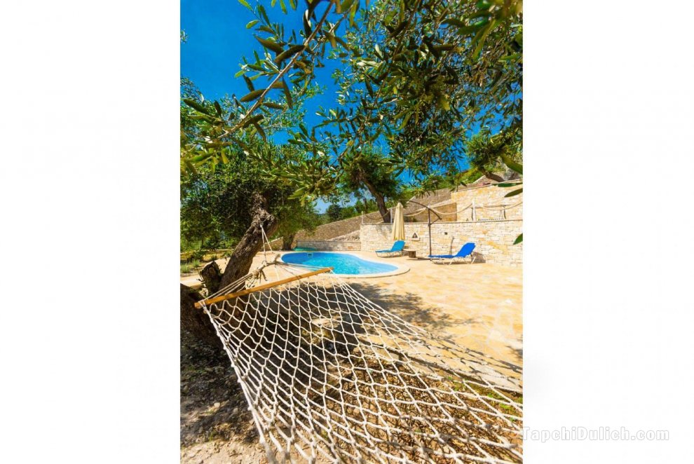 Villa Francesca: Private Pool, Walk to Beach, Sea Views, A/C, WiFi