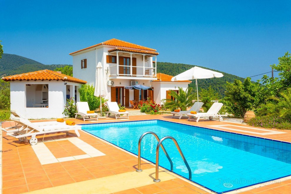 Villa Glafki: Large Private Pool, Sea Views, A/C, WiFi                                              