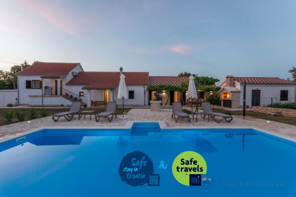 Villa Vitis,8 persons,private pool,playground for kids