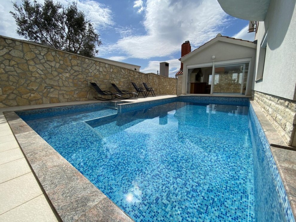 Villa Marius, near the beach, heated pool, 12 persons, barbecue, game room