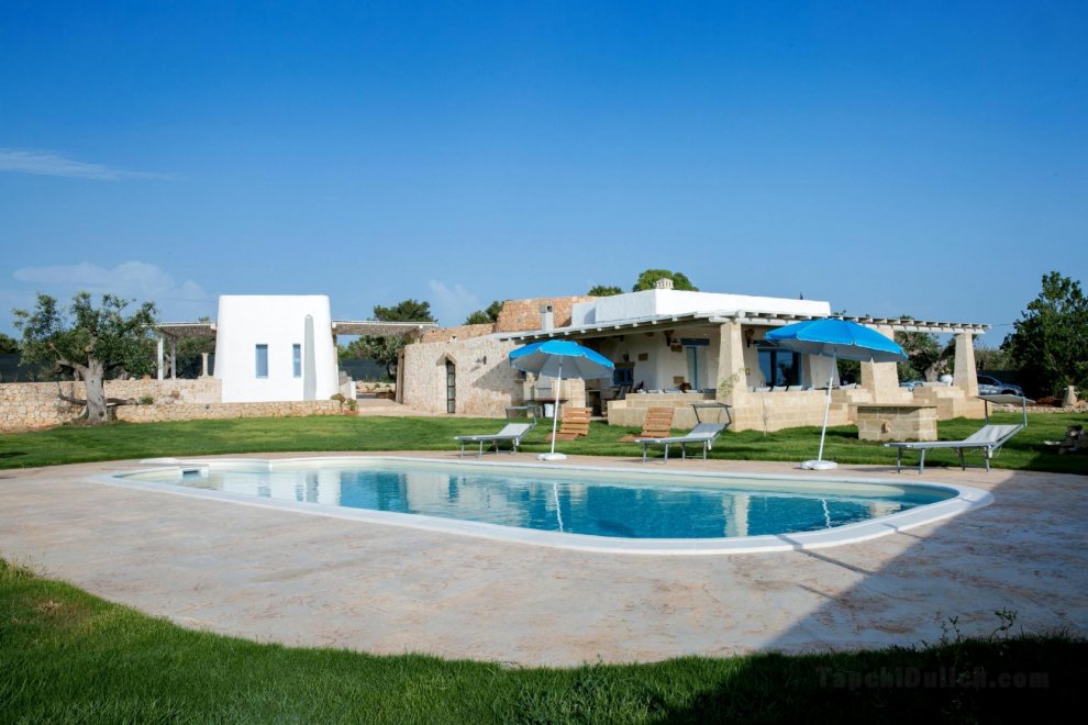 Villa with pool in Torre Suda
