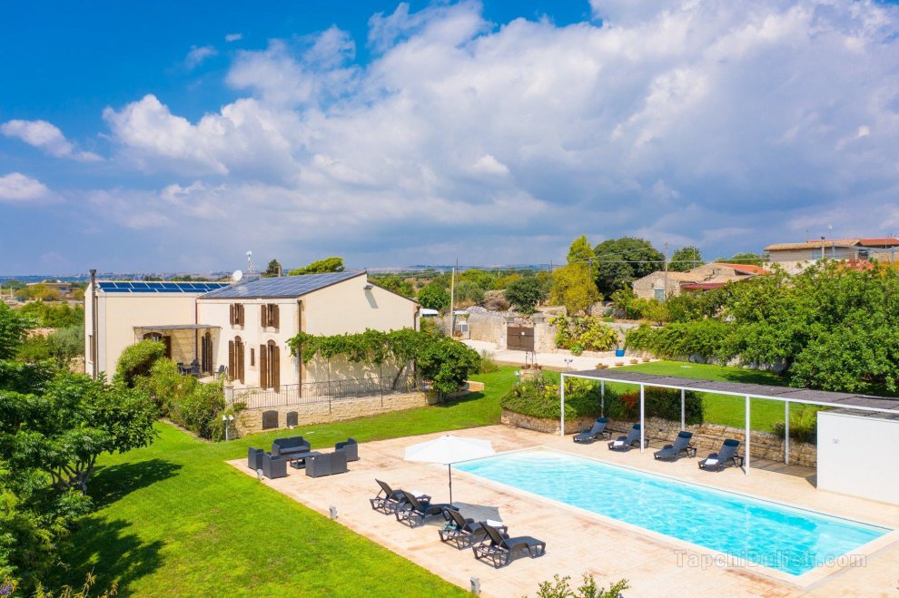 Villa Palazzola: Large Private Pool, Sea Views, A/C, WiFi