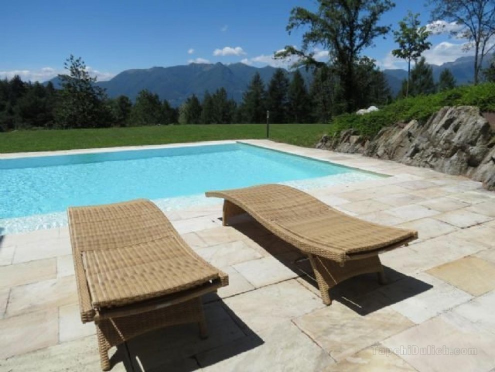 Villa Violetta in Luino with pool and garden